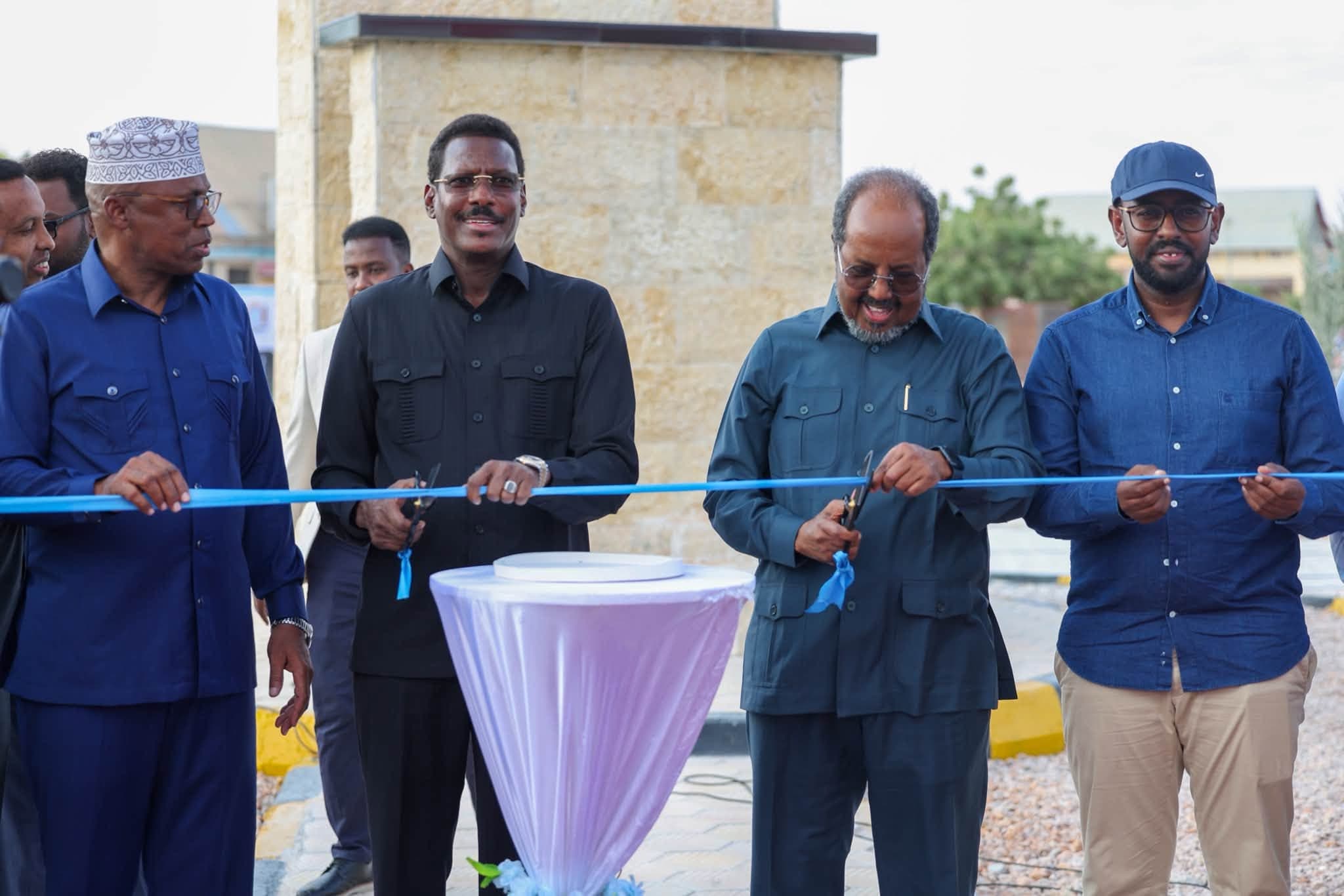 الرئيس الصومالي يطلق اسم رئيس غلمدغ «قورقور» على مشروع تنموي في دوسمريب.