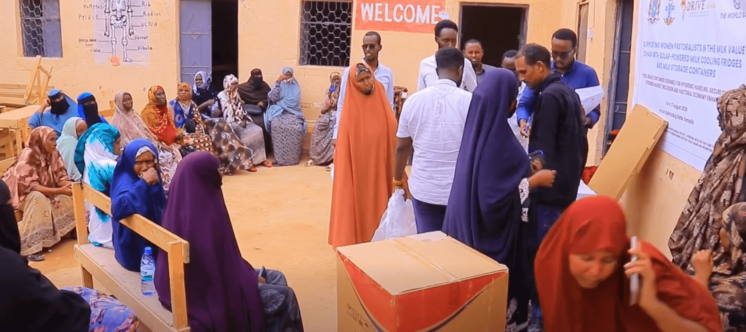 تاجرات الحليب في «جالكعيو » يحصلن على ثلاجات تعمل بالطاقة الشمسية