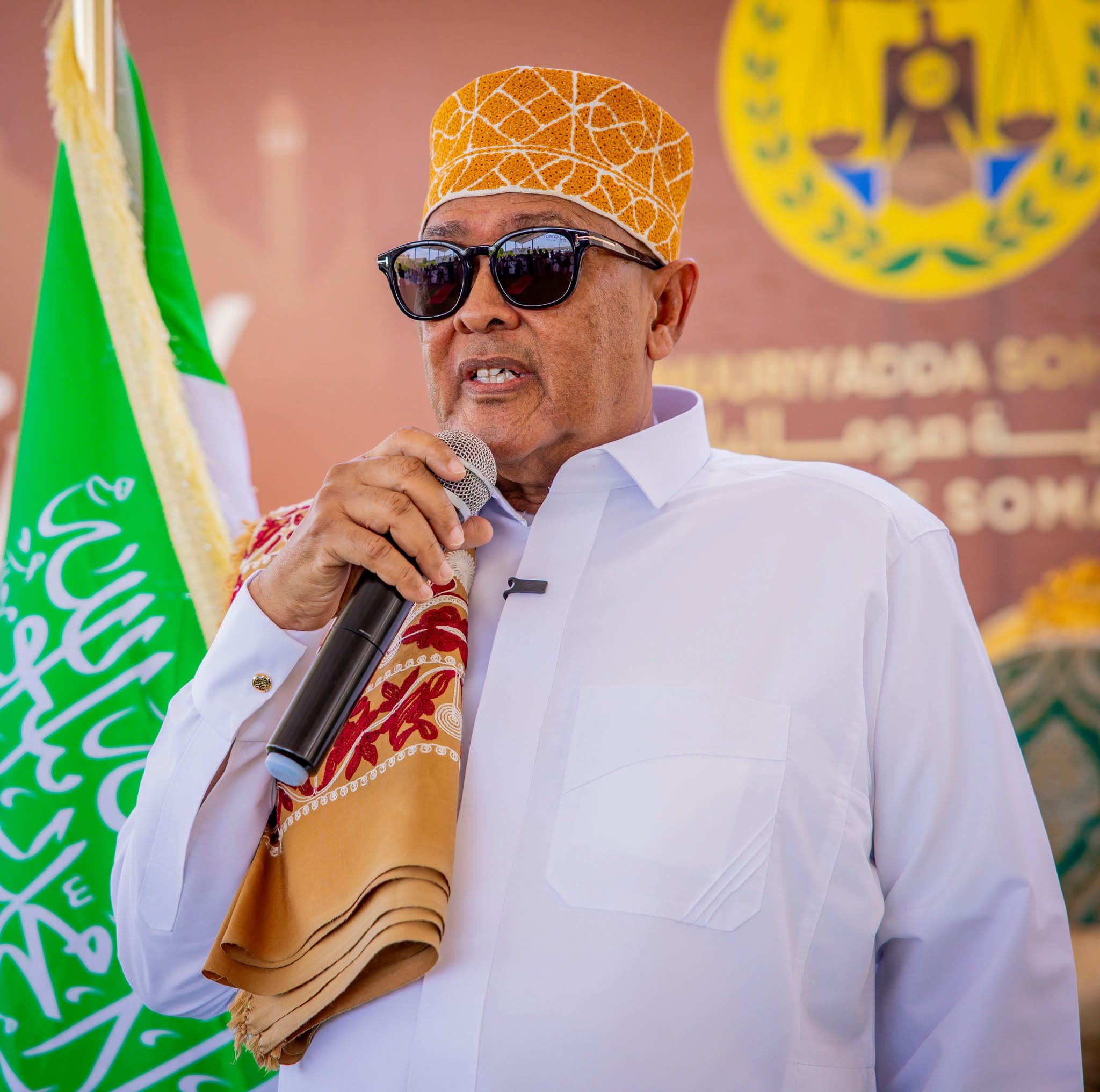 رئيس «أرض الصومال» الانفصالي عبد الرحمن محمد عبد الله «عِرّو» يردّ على تصريحات الرئيس الصومالي خلال خطاب ألقاه بمناسبة عيد الأضحى في غابيلي.