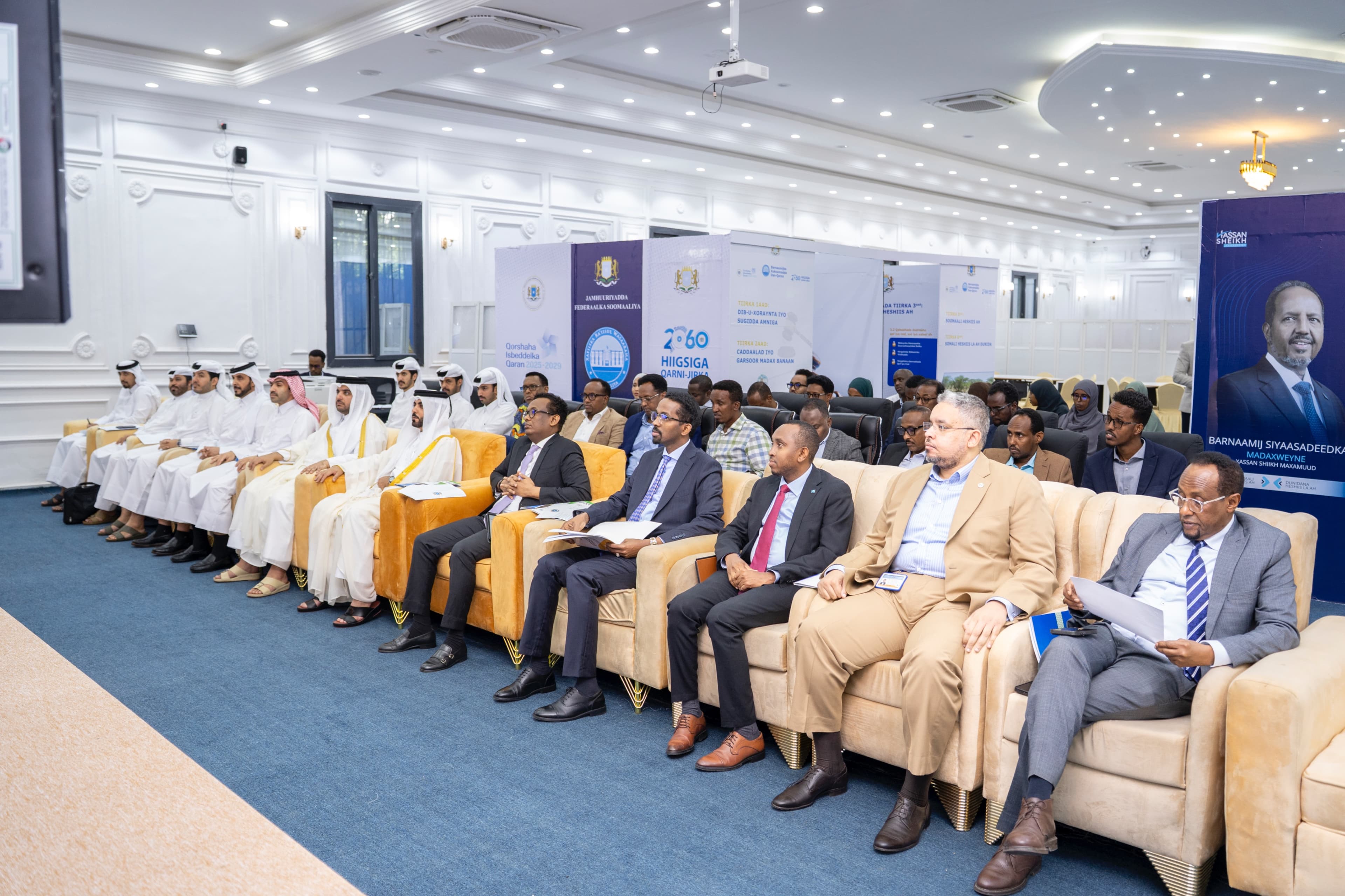 الصومال وقطر يبحثان فرص الاستثمار في قطاعات الثروة الحيوانية والزراعة.