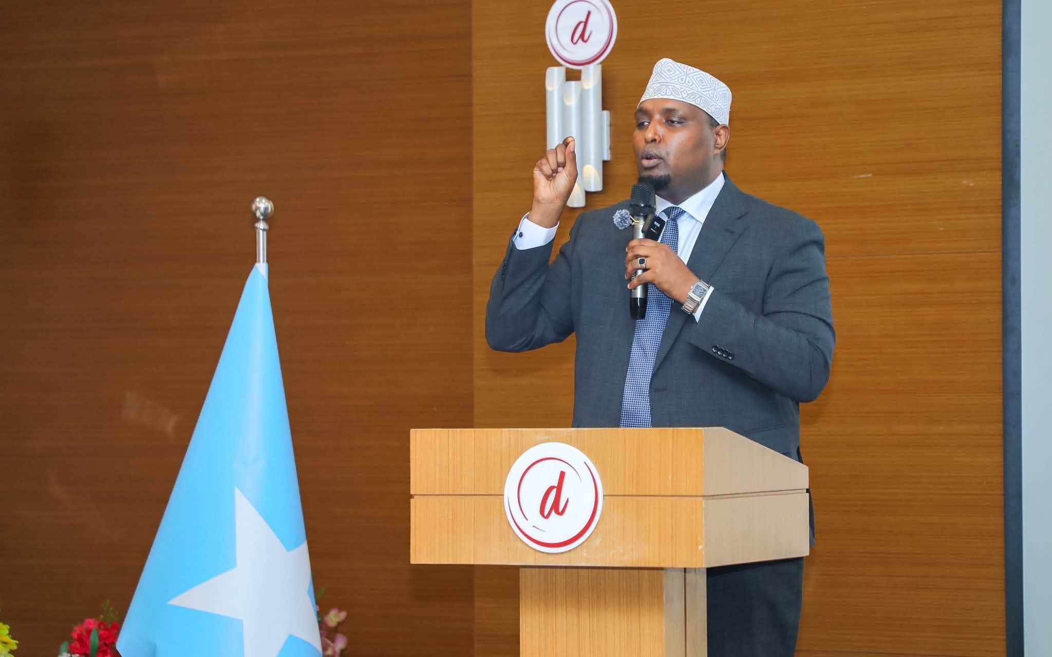 وزير التخطيط والاستثمار والتنمية الاقتصادية الصومالي محمود عبدالرحمن شيخ فرح يتحدث خلال إحدى الفعاليات. الصورة: وزارة التخطيط والاستثمار والتنمية الاقتصادية الصومالية/فيسبوك