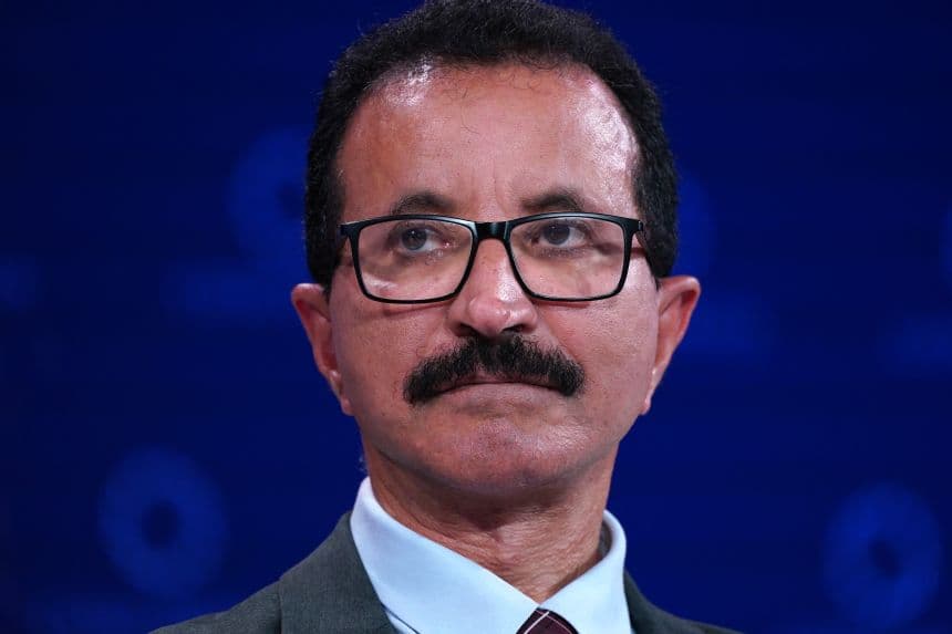استقالة رئيس “دي بي وورلد” على خلفية فضيحة رسائل إبستين