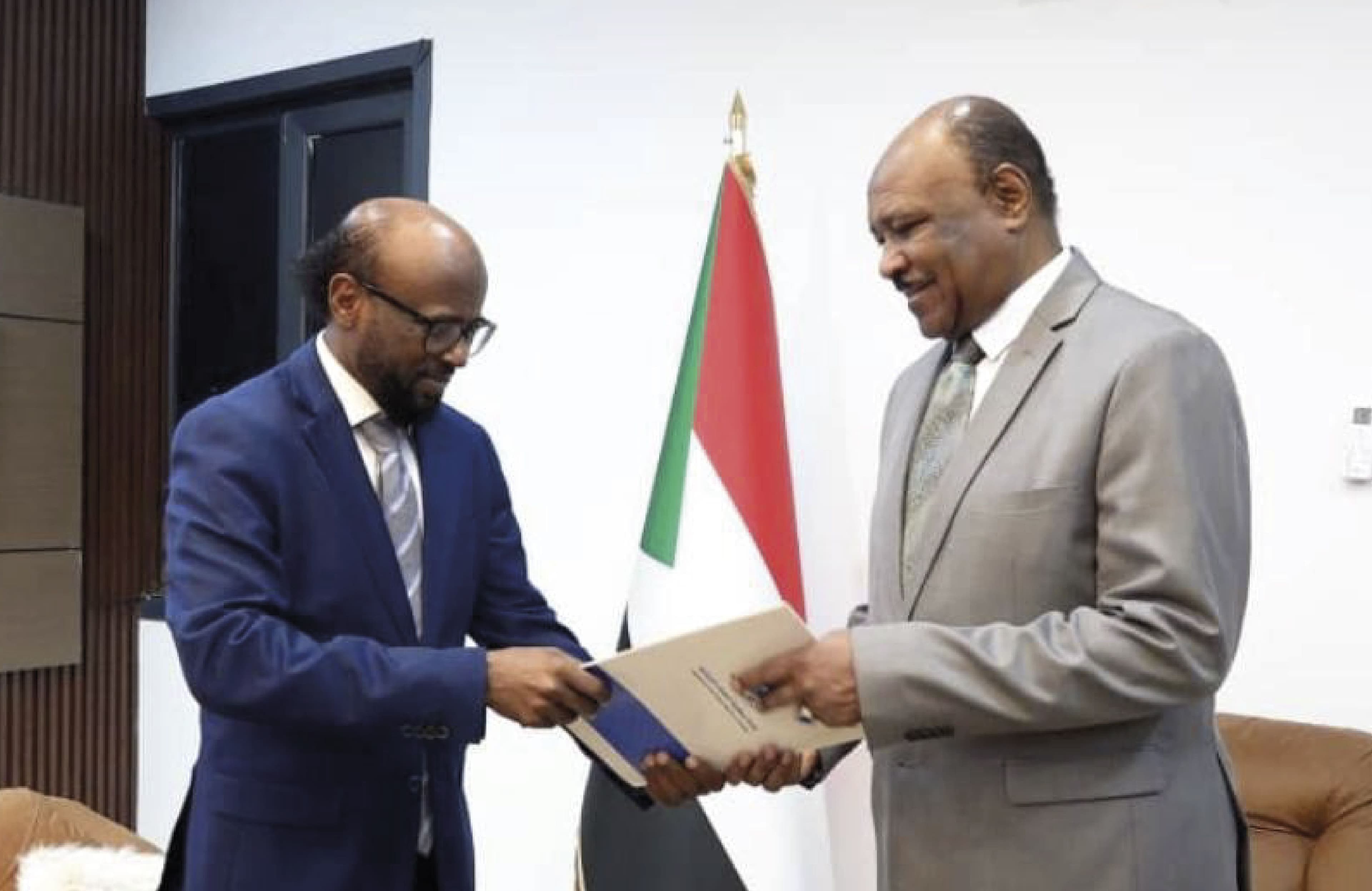سفير الصومال الجديد لدى السودان يقدّم أوراق اعتماده لوزارة الخارجية