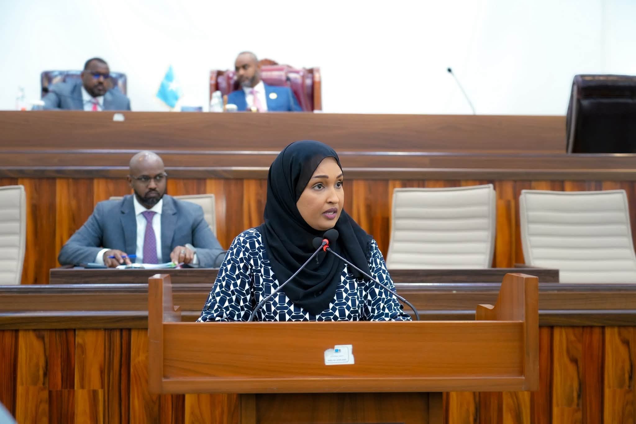 الصومال: وزارة الأسرة تعرض مشروعي قانون الأسرة وحقوق الطفل على البرلمان.