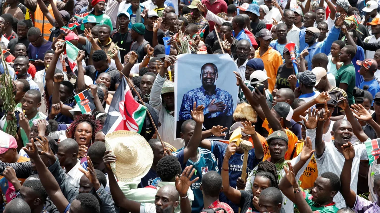 الآلاف يحتشدون في مسقط رايلا أودينغا قبيل يوم من مراسم دفنه