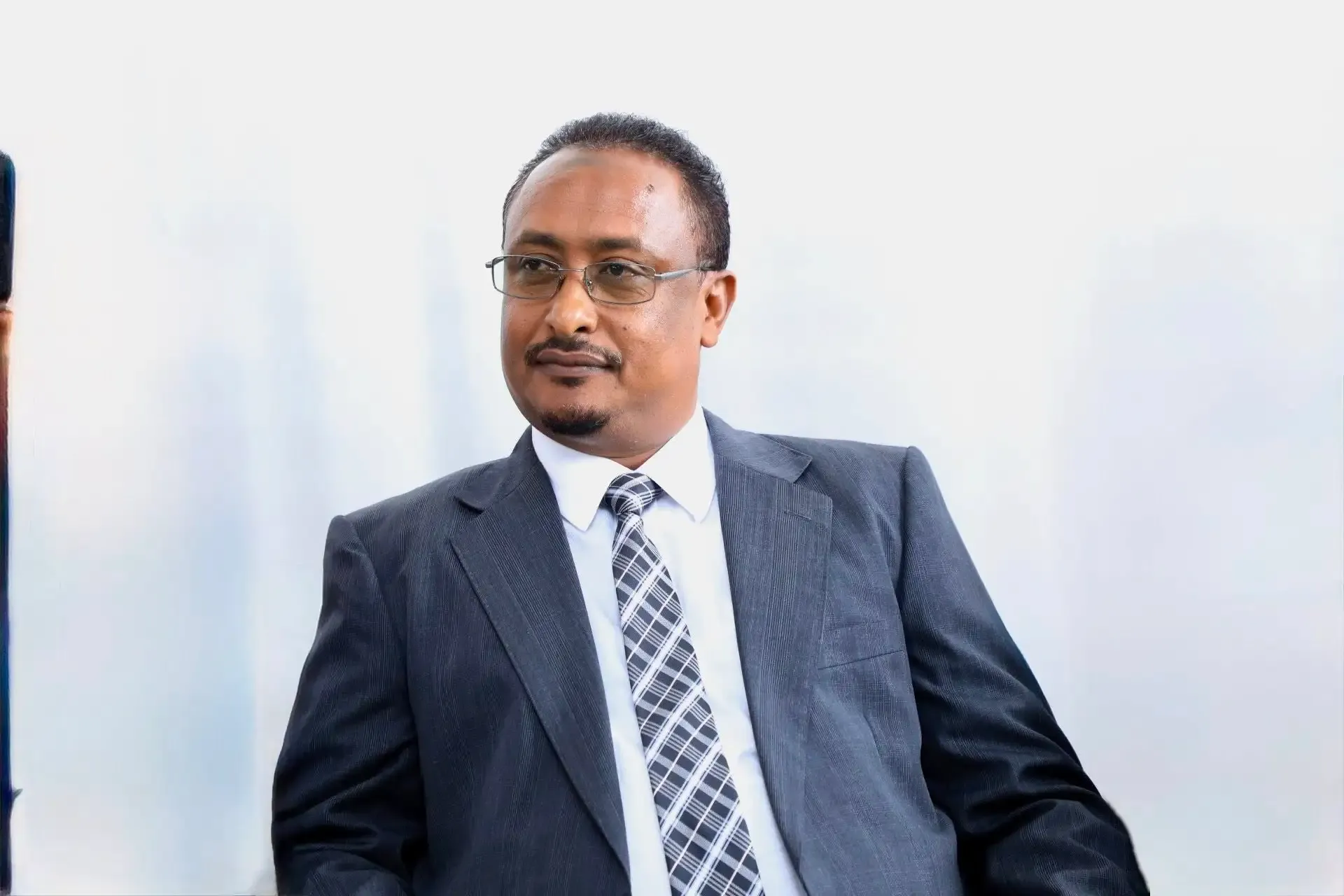عمدة مقديشو يعلن ترشحه لانتخابات المجلس المحلي لإقليم بنادر.