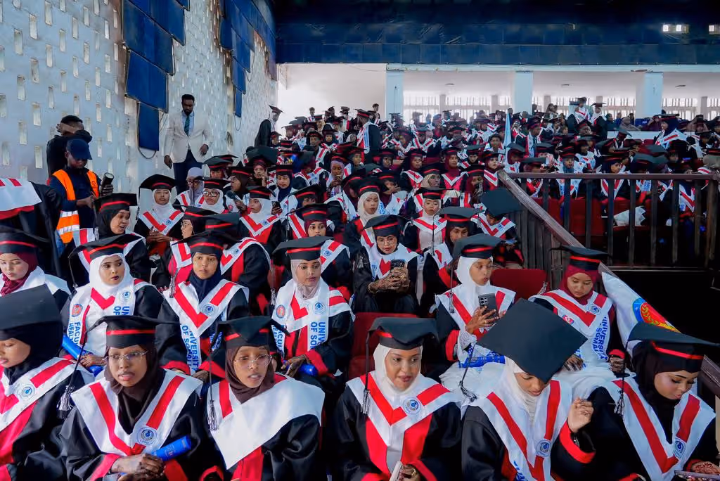 الطالبات يتصدرن 6 كليات في حفل تخريج الدفعة الـ20 بجامعة الصومال