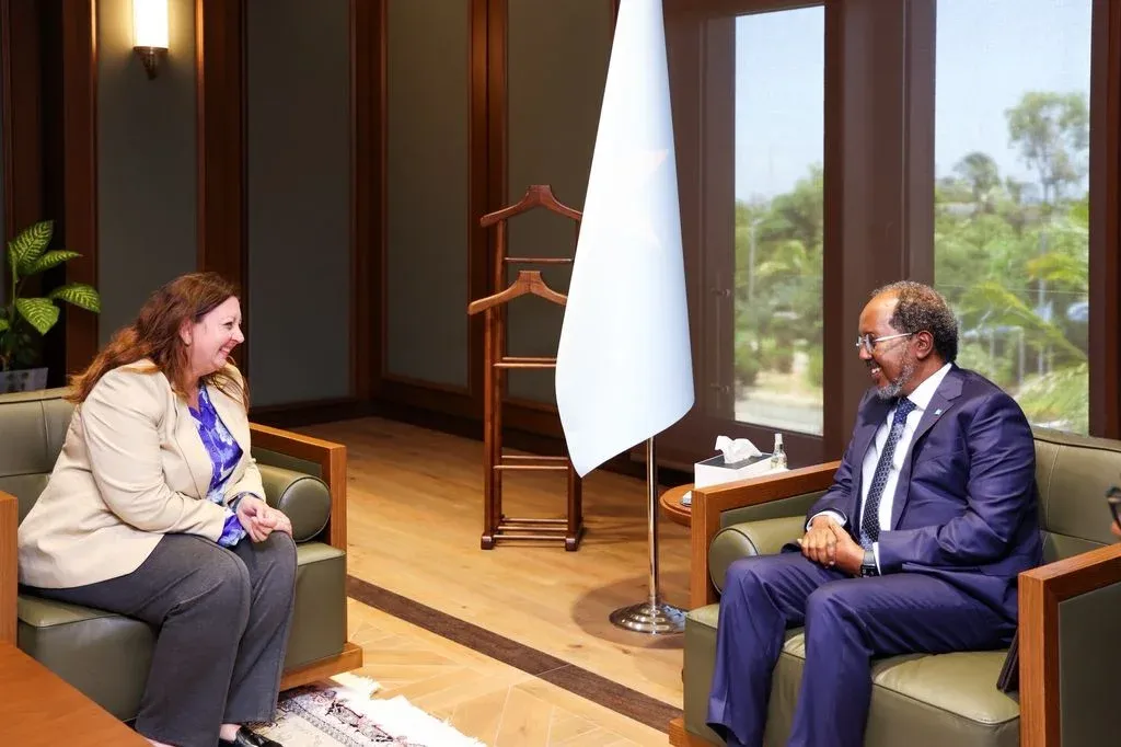 الرئيس الصومالي يبحث مع وزيرة التنمية البريطانية تعزيز التعاون بين البلدين