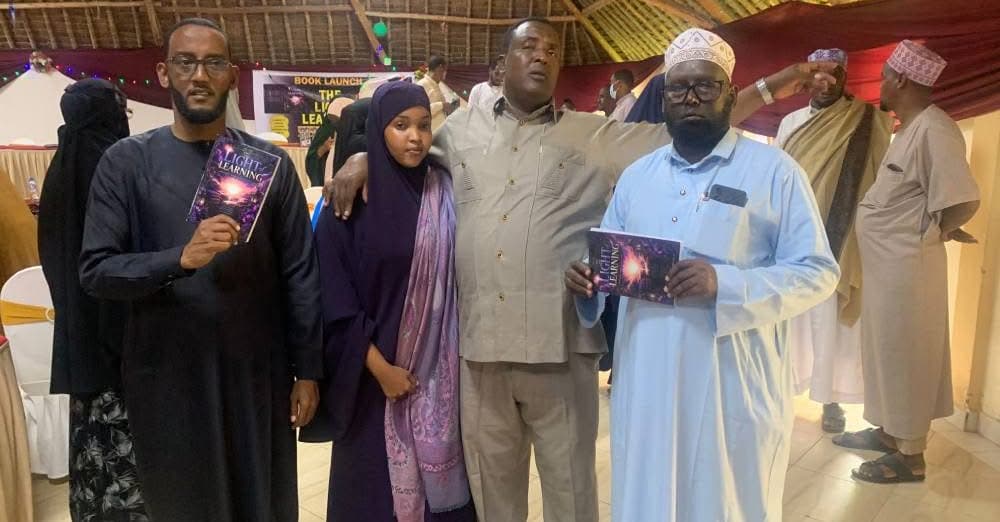 من بيئة رعوية إلى كاتبة مُلهِمة.. طالبة كينية من «غاريسا» تطلق أول كتاب
