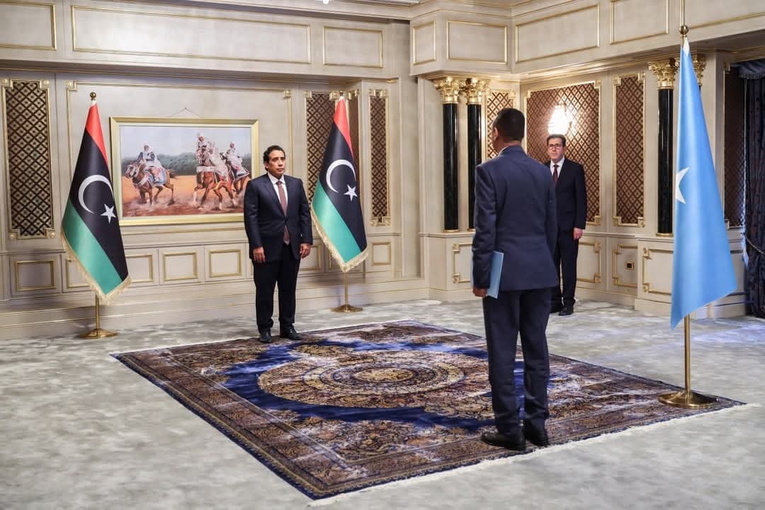 السفير الصومالي الجديد لدى ليبيا يقدم أوراق اعتماده لرئيس المجلس الرئاسي