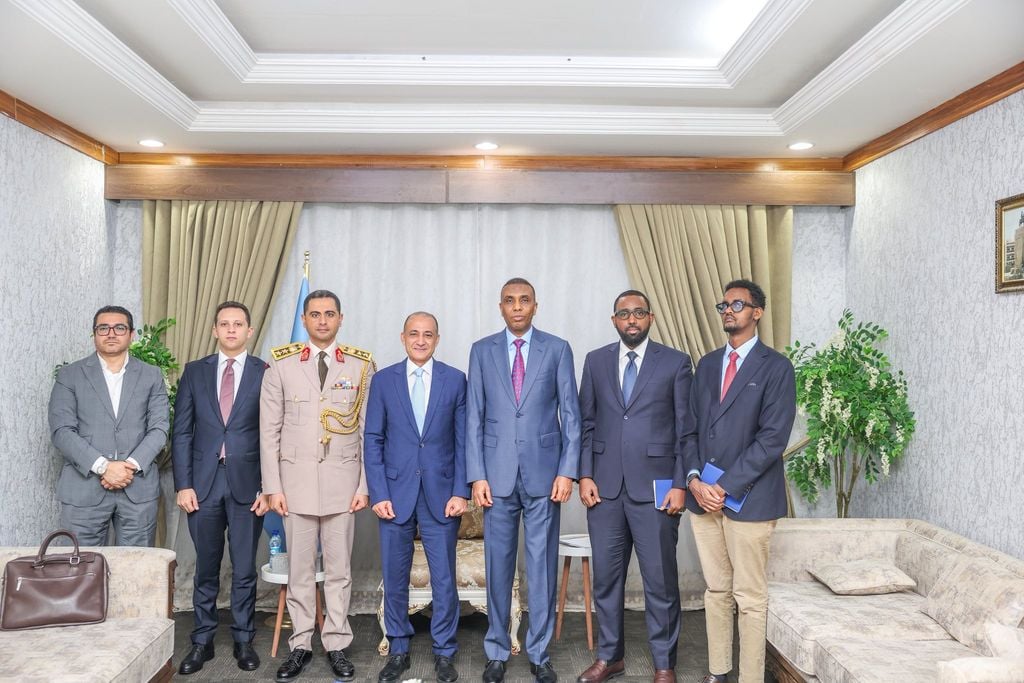 ديفيد ميليباند، رئيس لجنة الإنقاذ الدولية، يزور مقديشو