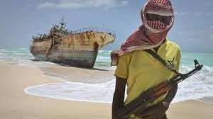 مسلحون يستولون على سفينة شحن قبالة سواحل الصومال