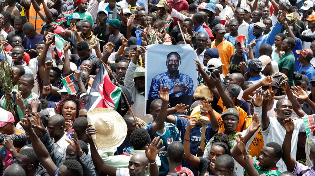 الآلاف يحتشدون في مسقط رايلا أودينغا قبيل يوم من مراسم دفنه