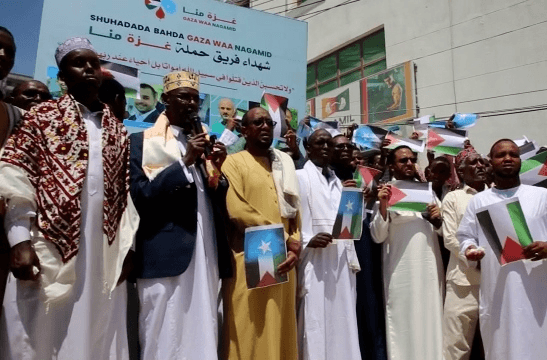 مظاهرات سلمية في مقديشو تأييدًا لوقف إطلاق النار في غزة