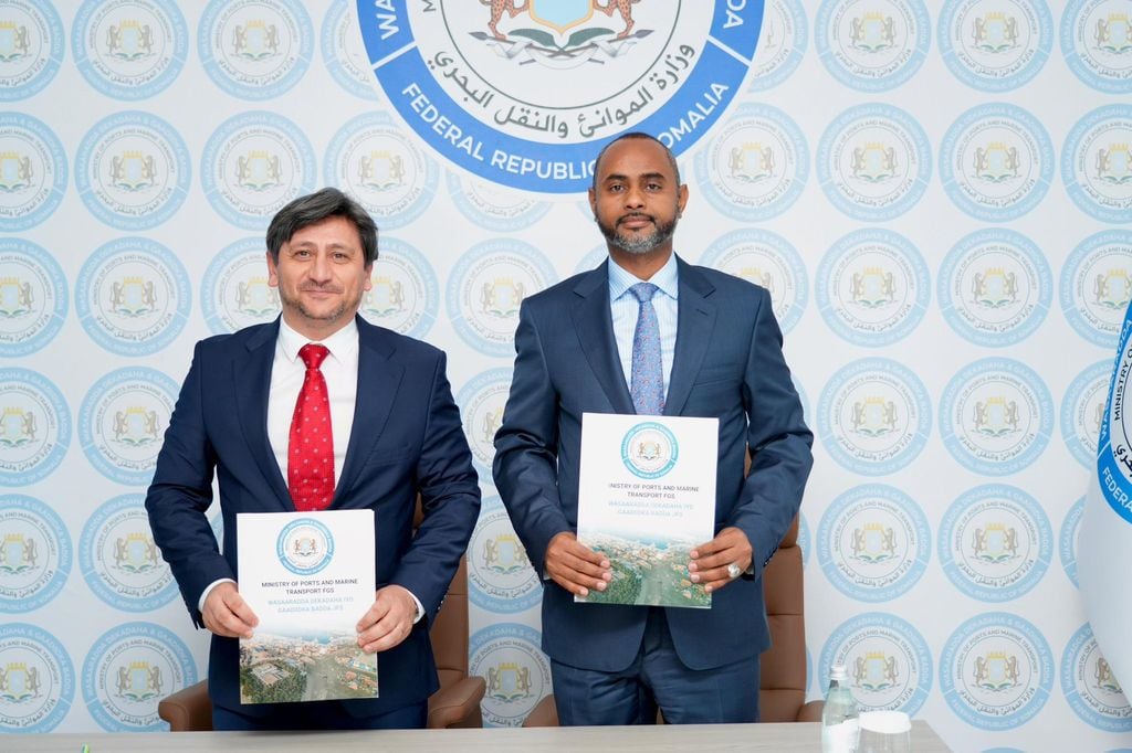 الصومال يوقّع مذكرة تفاهم مع شركة خاصة لإنشاء سجل وطني للسفن
