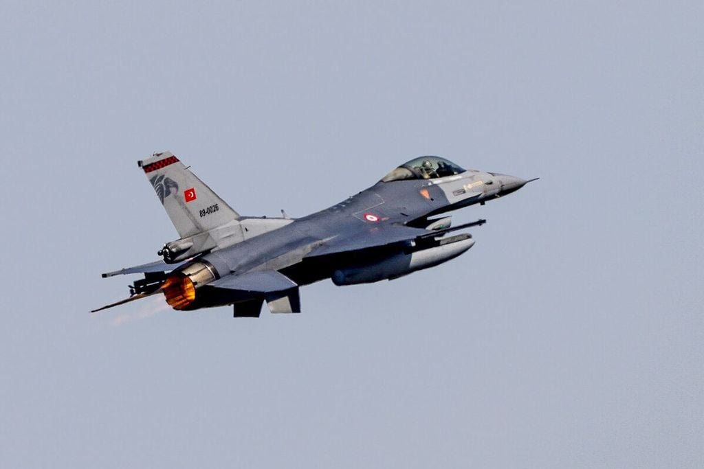 غارات لمقاتلات F-16 التركية تقتل 35 من عناصر حركة الشباب في الصومال