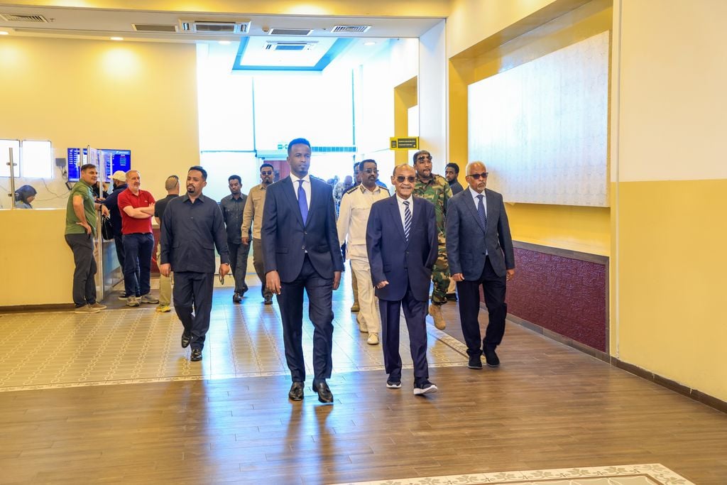 وزير دفاع جيبوتي يصل مقديشو للمشاركة في اجتماعات قوة شرق أفريقيا الاحتياطية