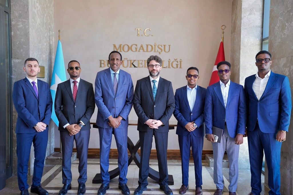 الصومال وتركيا يبحثان التعاون في مجال تسهيل التأشيرات لتسهيل حركة السفر بين البلدين