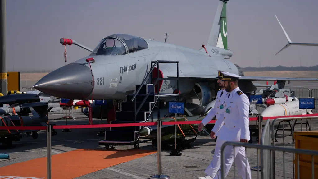 صفقة محتملة بين الصومال وباكستان لشراء مقاتلات «JF-17»