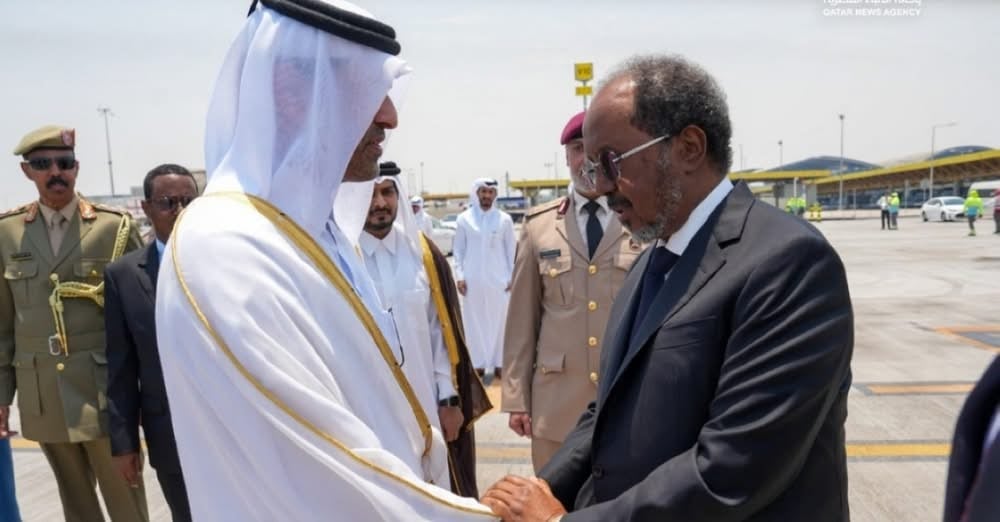 الرئيس الصومالي يصل إلى الدوحة لتقديم العزاء في وفاة الأمير السابق