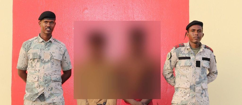 خفر السواحل الجيبوتي يعترض زورقًا لمهربين مسلحين ومهاجرين