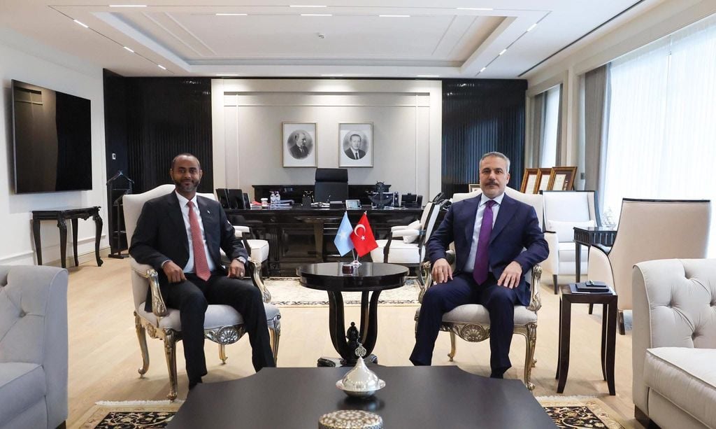 مباحثات صومالية–تركية لتعزيز التعاون في النقل البحري والموانئ