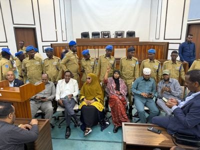عراك داخل البرلمان الصومالي بسبب جلسة صاخبة والشرطة تتدخل 