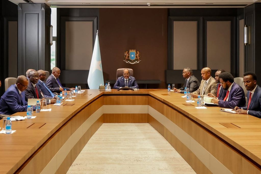 رئيس المخابرات السودانية يزور مقديشو ويلتقي القيادة الصومالية