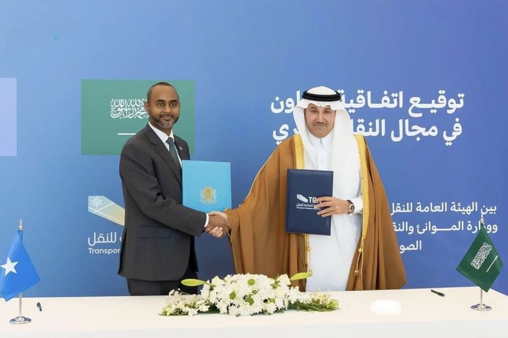 الصومال والسعودية توقعان اتفاقًا بحريًا استراتيجيًا لتعزيز التجارة البينية