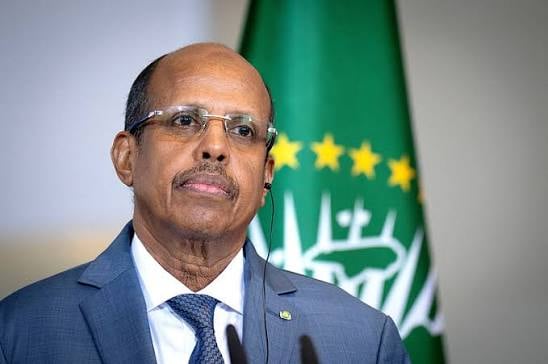 رئيس مفوضية الاتحاد الأفريقي يدعو لترسيخ ثقافة النزاهة ومكافحة الفساد