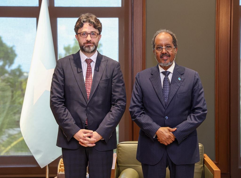 لقاء السفير التركي مع الرئيس الصومالي يثير جدلاً سياسياً وانتقاد المعارضة