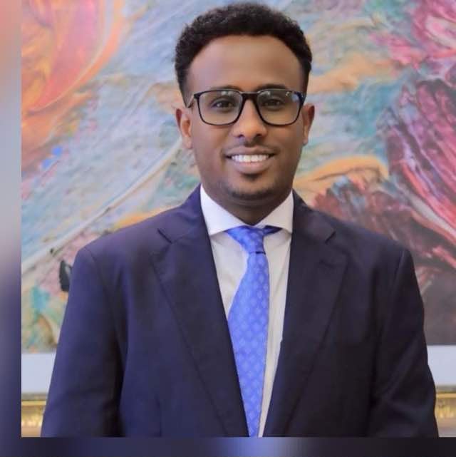 مقال رأي: بين البندقية والجفاف.. كيف يعمق تغيّر المناخ والصراع المسلح أزمة النزوح في الصومال