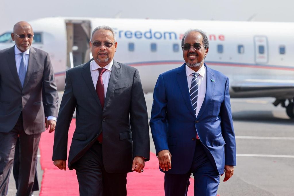 الرئيس الصومالي يصل جيبوتي لإجراء محادثات حول الأمن  والتطورات الإقليمية