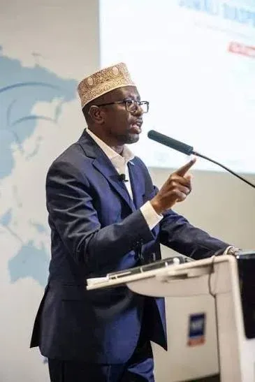 شريف شيخ أحمد يطالب بتحقيق مستقل في معارك جَمِيَعَة بجنوب غرب الصومال