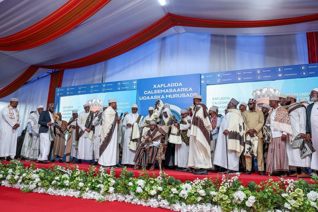 مقديشو تستضيف تتويج الزعيم التقليدي لعشيرة «مُرُسَدي» بحضور قبلي واسع 